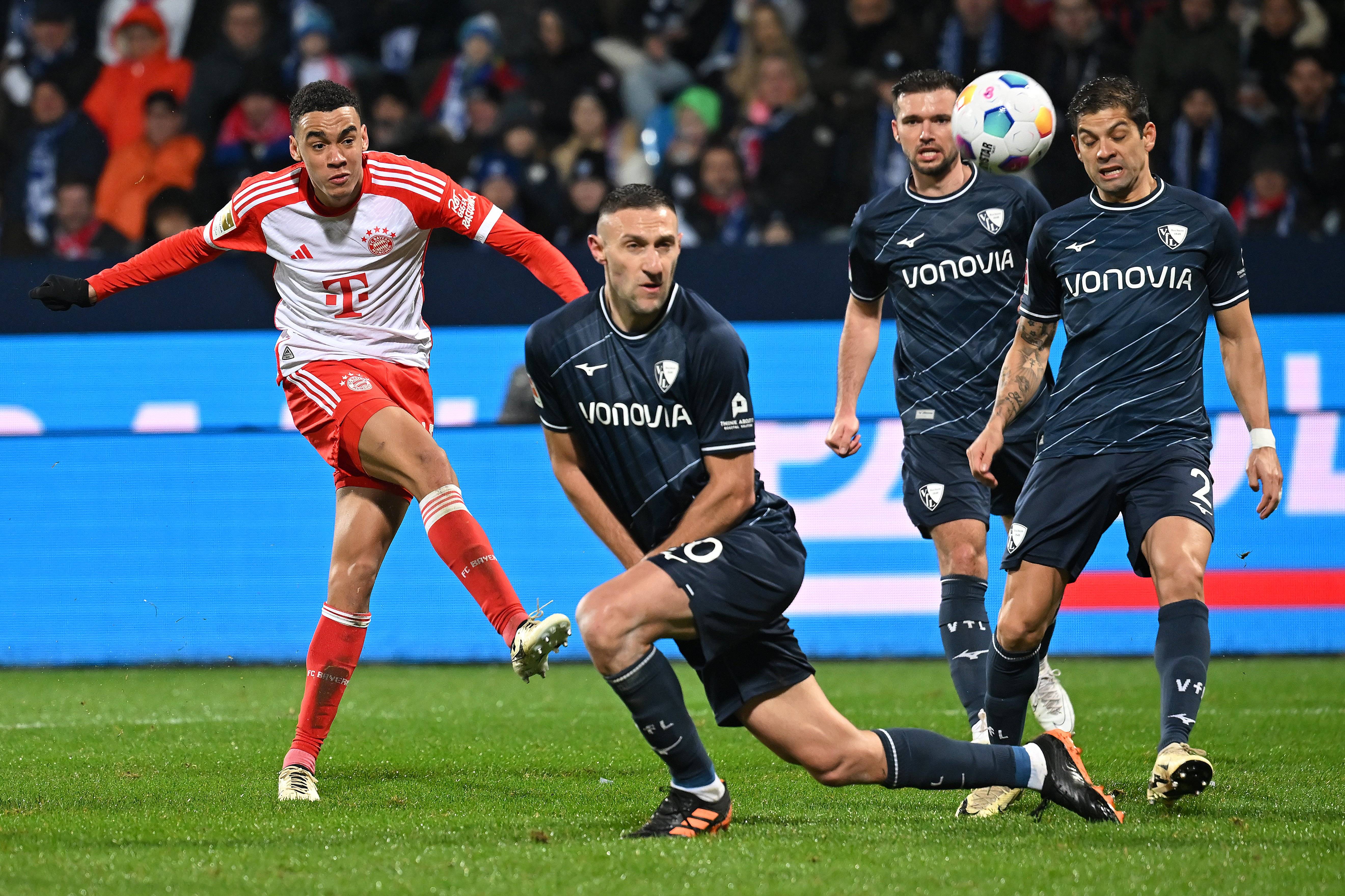 包含Rookie连续十场比赛得分超过领先优势明显，拜仁不断突破！的词条